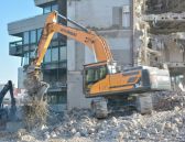 Kettenbagger-HX300L-Hyundai-Wienaeber-Wienaeber-Baumaschinen-Hyundai-HX300L-Abbruch-Foto HHIE.jpg