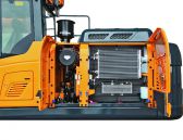 Mobilbagger-HW210-Hyundai-Wienaeber-Baumaschinen-HW210_side cover.jpg