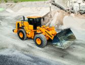 Radlader-HL975-Hyundai-Wienaeber-Baumaschinen-LR_HL975_front right view.jpg