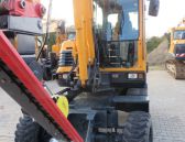 Hyundai-Mobilbagger- R55W-9A-Monoauslger- Planierschild-wienaeber-baumaschinen4.JPG