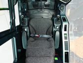 Kettenbagger-HX145LCR-Hyundai-Wienaeber-BaumaschinenLR_HX145LCR_cabin interiour.jpg