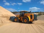 Radlader-HL955-Hyundai-Wienaeber-Bagger-im-Sand-HL906.jpg