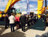 Wienaeber-Baumaschine-Hyundai-Messe-Presse- (00D).jpg