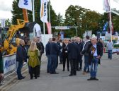 Z-Wienaeber-Baumaschinen-VDBUM-Dr-Annette-Heuer-Unternehmenssprecherin-NordBau2017-RundgangDSC_0649.jpg