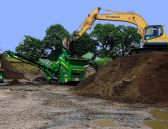 640-Beschickung einer mobilen Siebbrechanlage mit einem Hyundai Kettenbagger-20170701_122433.jpg