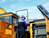 Kettenbagger-HX430L-Hyundai-Wienaeber-Baumaschinen-LR_HX430L_cab_suspension_mount.jpg
