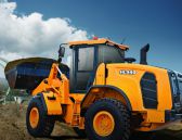 Radlader-HL940-Wienaeber-Baumaschinen-Hyundai-LR_HL940_Front page.jpg