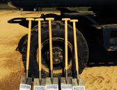 1-Spaten Spatenstich Vorbereitungen Wienänber Hyundai Baumaschinen Wesenberg Reinfeld mit Mobilbagger R180.jpg