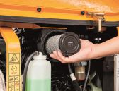 Minibagger-18-Tonnen-R18-9-Wienaeber-Baumaschinen-Hyundai-R18-9_air cleaner.jpg
