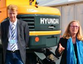 Dr-Annette-Heuer-Pressekonferenz-NordBau2014-Hyundai-Wienaeber-Baumaschinen-0615.jpg