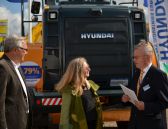 1-Wienaeber-Baumaschinen-VDBUM-Dr-Annette-Heuer-Unternehmenssprecherin-NordBau2017-RundgangDSC_0667.jpg