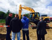 800-wienaeber-hyundai-baumaschinen-kette 180LC Beratung.jpg
