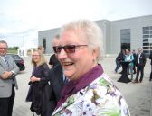 1-Bürgermeister-Dettke-Politiker-bei Wienaeber-zur Eröffnung-mit-Dr-Annette-Heuer-Baumaschinen.jpg